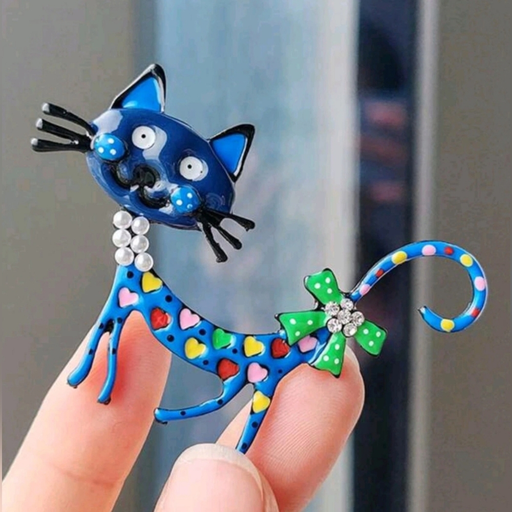 ●Beautifully Crafted CAT Rhinestone Brooch- New P03